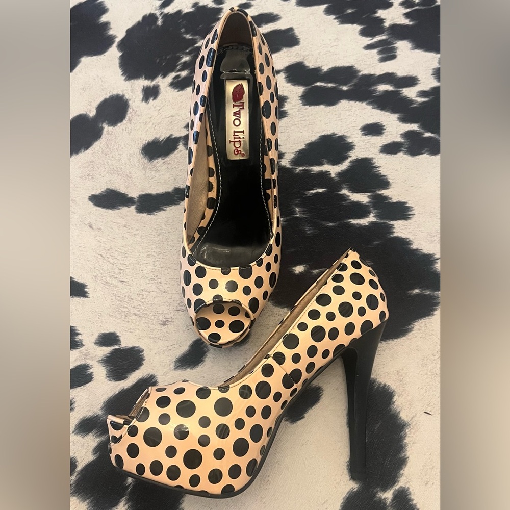 Two Lips Black and Cream Heels